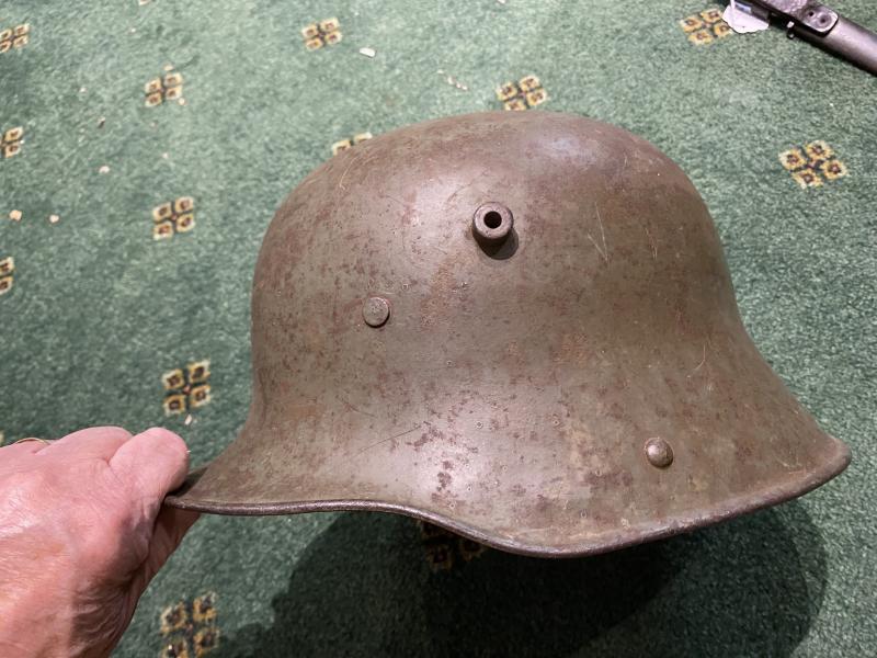 AN UNTOUCHED WW1 M17 GERMAN HELMET.