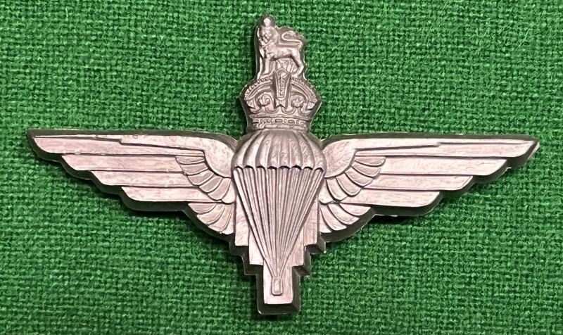 WW2 British plastic Parachute Regt badge.