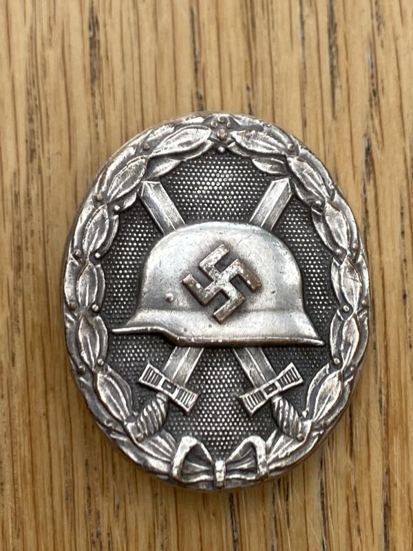 VERY NICE, HIGH QUALITY EARLY THIRD REICH SILVER WOUND BADGE.
