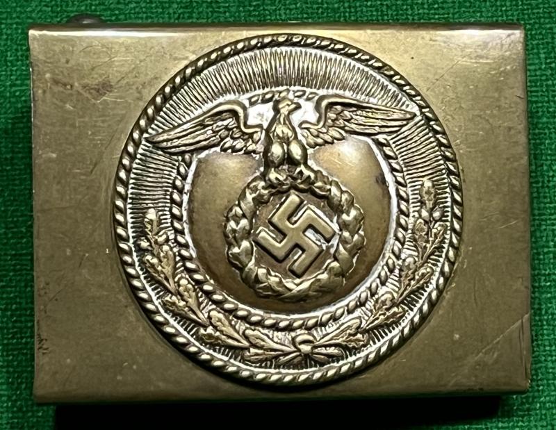 SA Buckle.