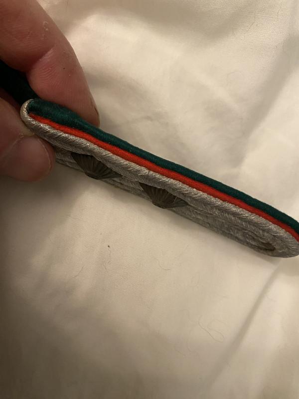 SINGLE LUFTWAFFE OFFICERS ‘SPECIALIST’ EPAULETTE.