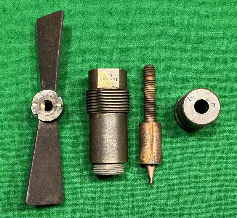 WW1 British No 5 Mark I tail pistol.