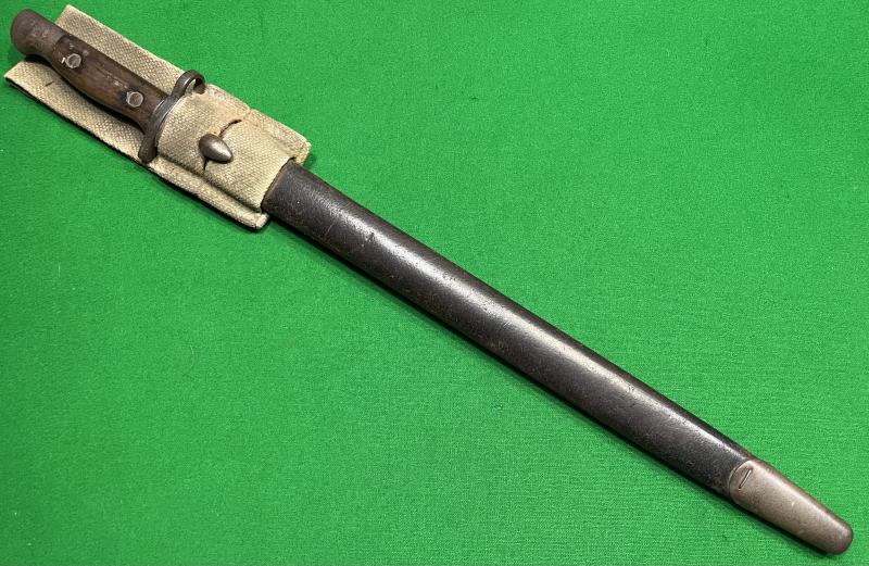 Leicester Regt. marked '07 Bayonet and frog.