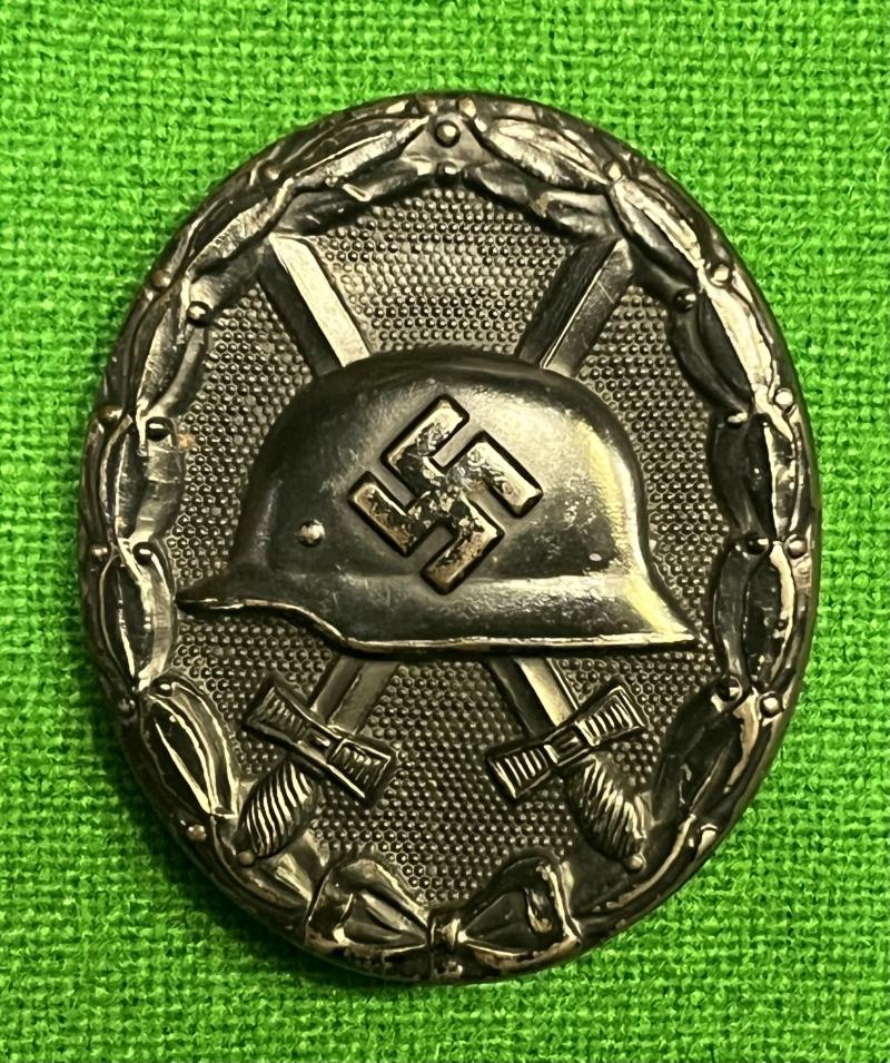 WW2 1939 Black Wound Badge.