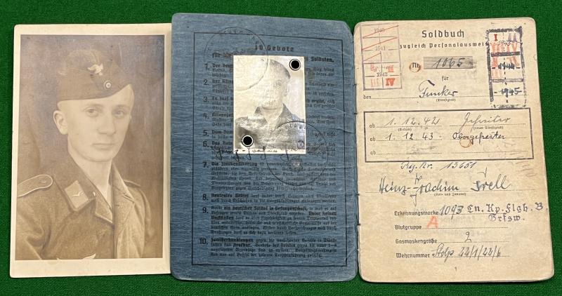 Luftwaffe Soldbuch.