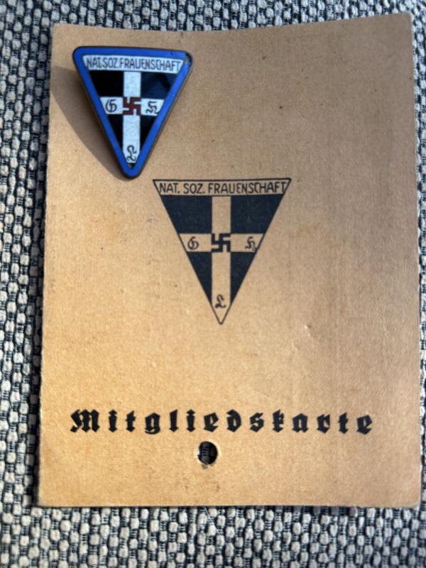 NS FRAUENSCHAFT BADGE COMPLETE WITH MEMBERSHIP BOOKLET.