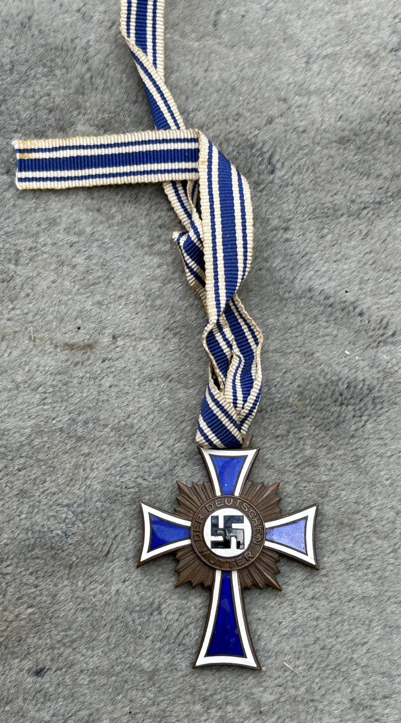 THIRD REICH MOTHERS CROSS - BRONZE GRADE WITH PARTIAL ORIGINAL RIBBON.