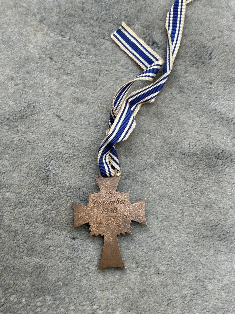 THIRD REICH MOTHERS CROSS - BRONZE GRADE WITH PARTIAL ORIGINAL RIBBON.