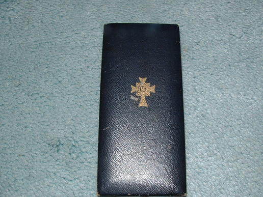 MOTHERS CROSS IN GOLD IN CASE OF ISSUE.