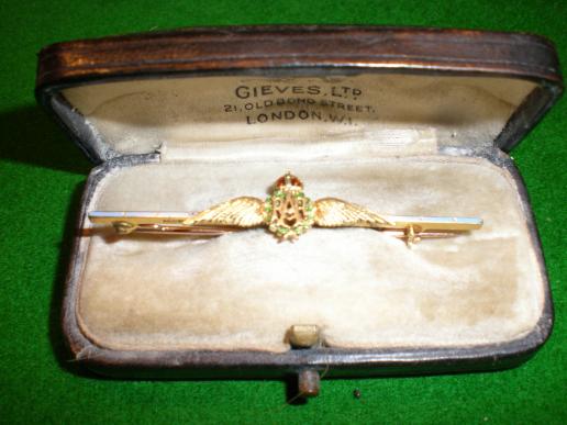 15ct Gold RAF sweetheart pin.