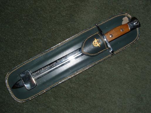 MINIATURE ITALIAN SOUVENIR BAYONET AND CASE