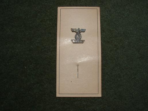 MINIATURE IRON CROSS 'SPANG' STICKPIN-ON CARD.