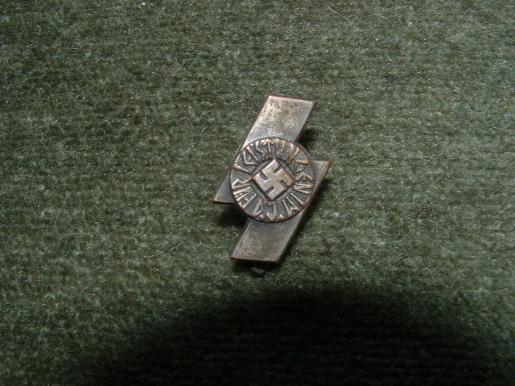 SMALL SIZE DJ MEMBERSHIP PIN BADGE.