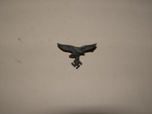 SMALL PIN-BACK LUFWAFFE LAPEL EAGLE.