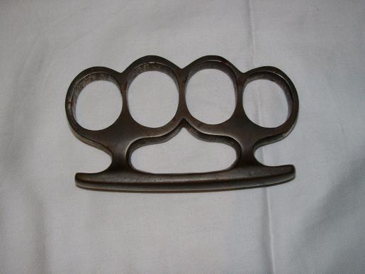 WW2 KNUCKLEDUSTER IN STEEL.