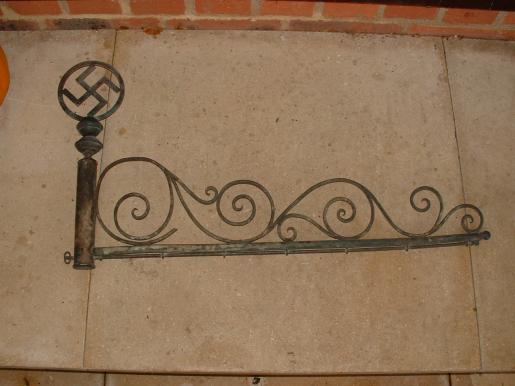 VERY STRANGE AND UNIQUE EARLY THIRD REICH BANNER TOP!