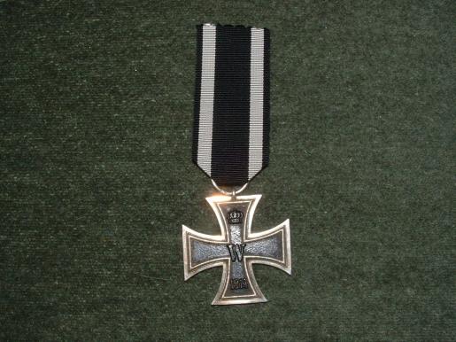 NICE WW1 IMPERIAL GERMAN IRON CROSS 2nd CLASS. MAKER MARKED.