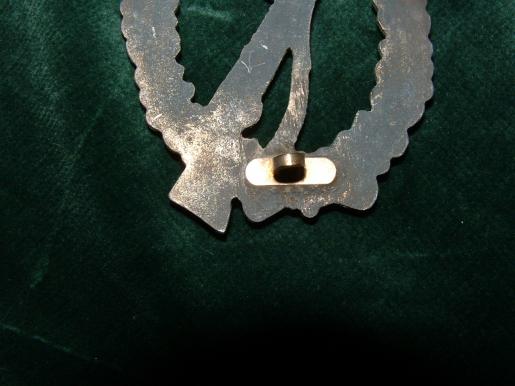 UNTOUCHED-UNCLEANED INFANTRY ASSAULT BADGE. R-S.