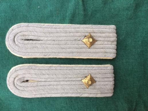 PAIR OF THIRD REICH INFANTRY OFFICERS EPPAULETTTES