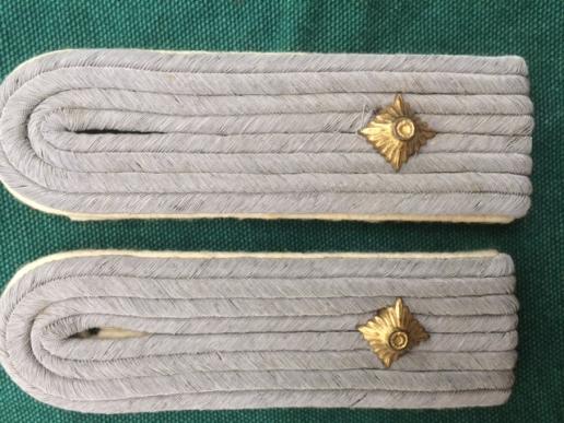 PAIR OF THIRD REICH INFANTRY OFFICERS EPPAULETTTES