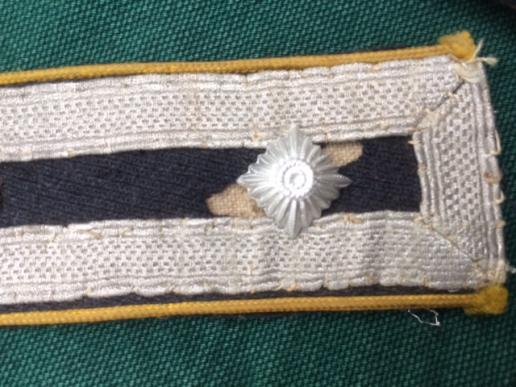 PAIR OF 'SEWN IN' LUFTWAFFE FLIGHT EPPAULETTES FOR SENIOR NCO.