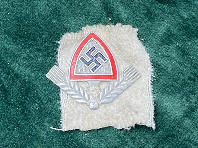 RAD ENAMEL CAP BADGE.