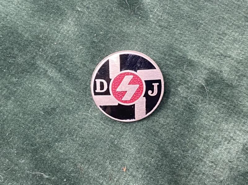 DJ - DEUTCHE JUNGVOLK MEMBERSHIP BADGE.