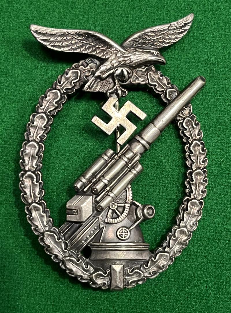 Neusilber Luftwaffe Flakkampfabzeichen.